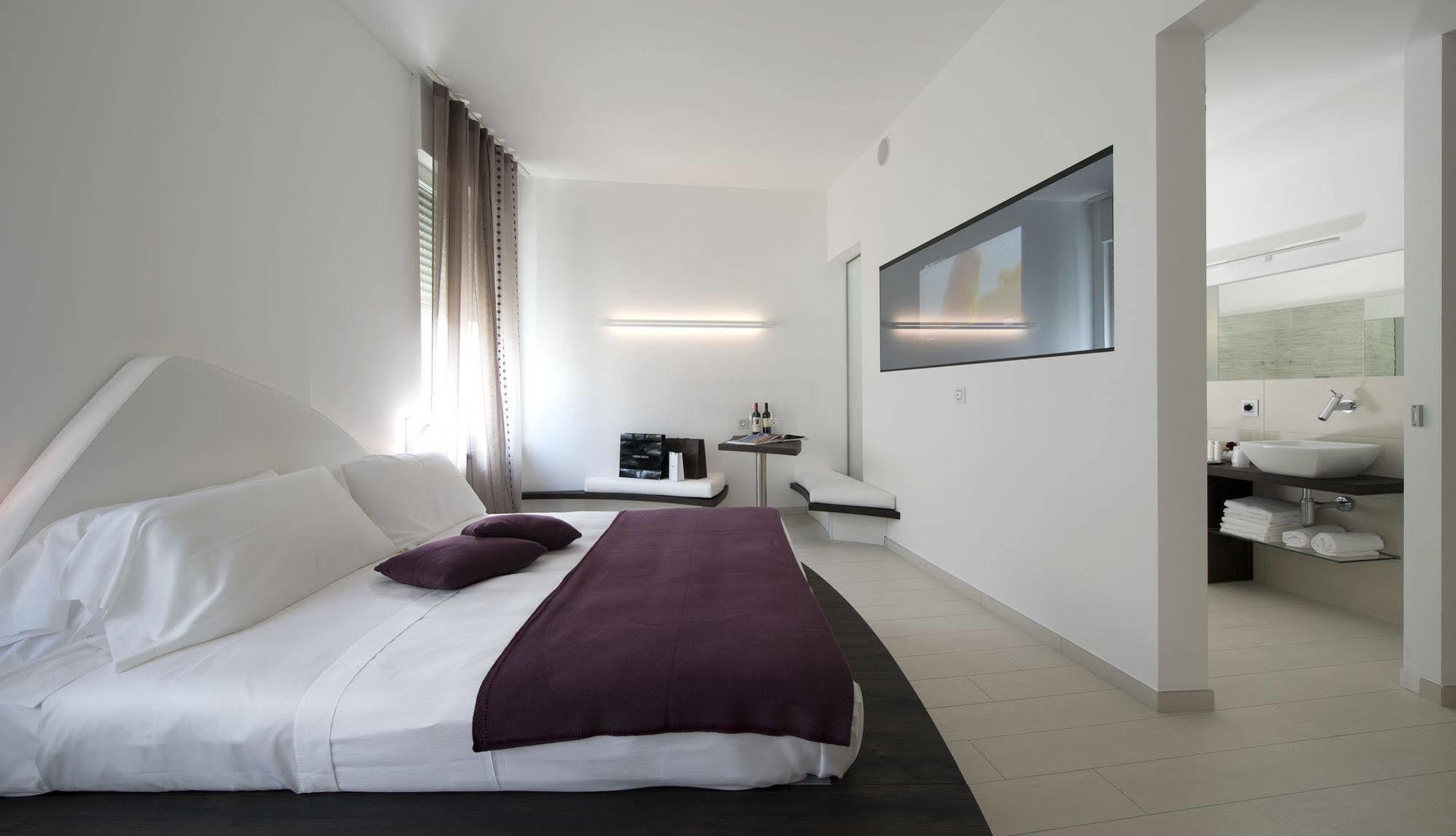 อพาร์ตโฮเต็ล ดูโอโม Aparthotel มิลาน ภายนอก รูปภาพ
