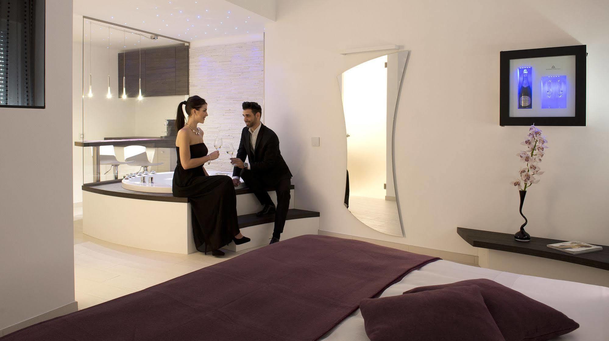 อพาร์ตโฮเต็ล ดูโอโม Aparthotel มิลาน ภายนอก รูปภาพ