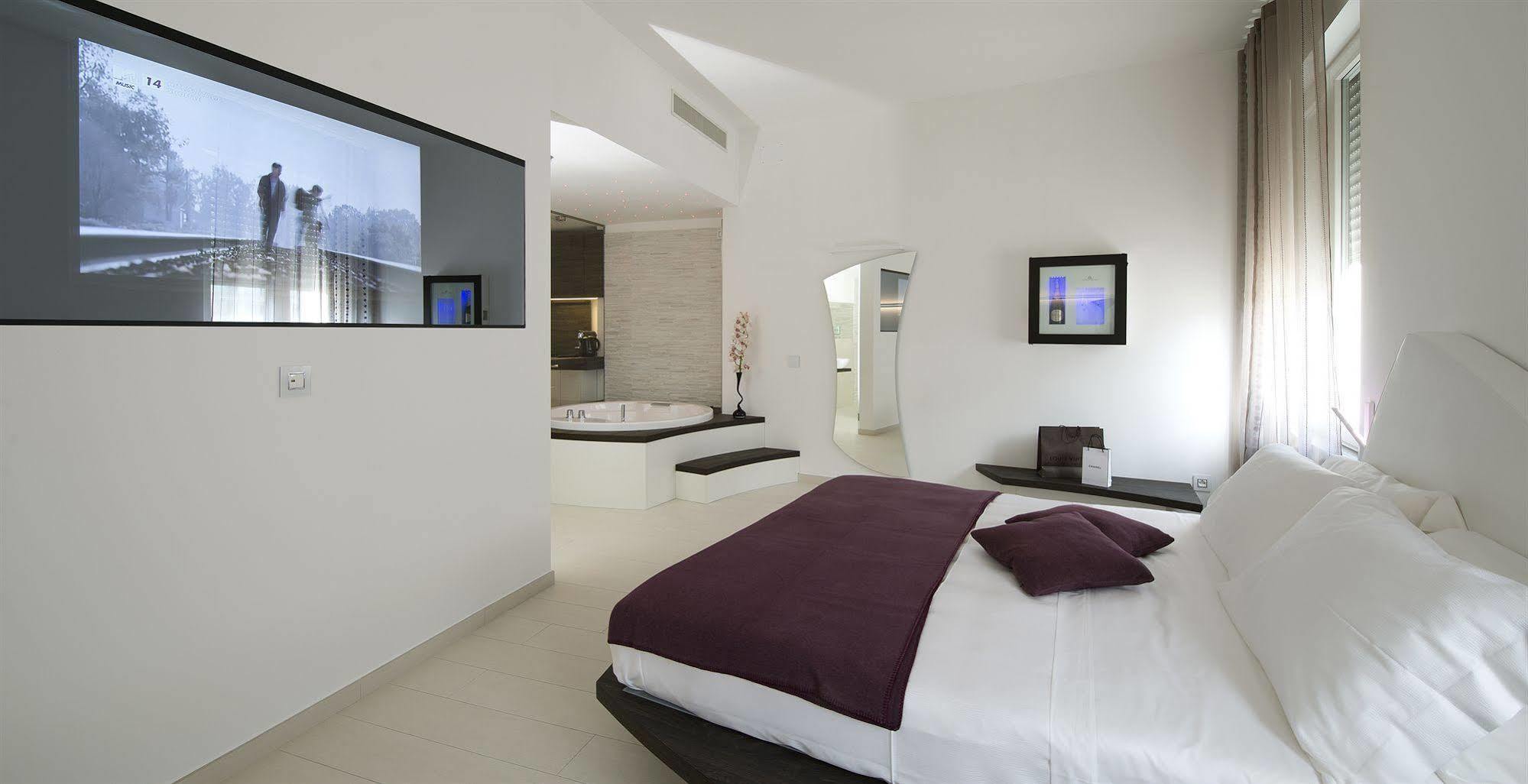 อพาร์ตโฮเต็ล ดูโอโม Aparthotel มิลาน ภายนอก รูปภาพ
